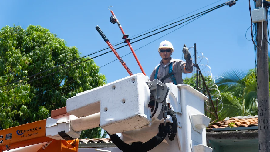 AES El Salvador refuerza servicio eléctrico en Sensuntepeque