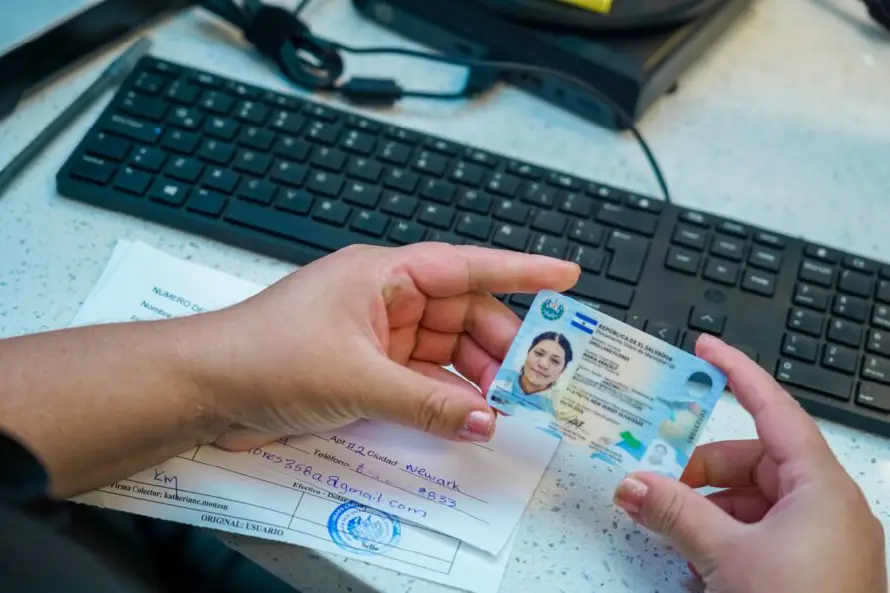 Más de 41,000 jóvenes salvadoreños podrán pedir su DUI anticipado para las elecciones 2027