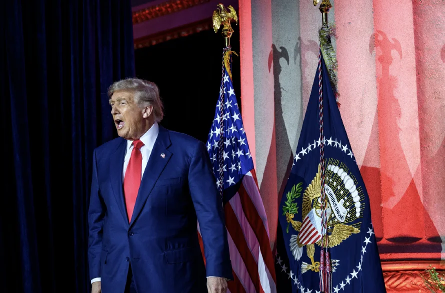 Trump critica a los senadores demócratas y los acusa de "extorsionadores"