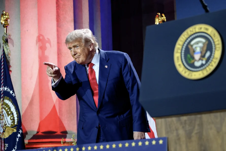 Trump amenaza con un arancel del 35 % a la UE si no invierte $600,000 millones en EE.UU.