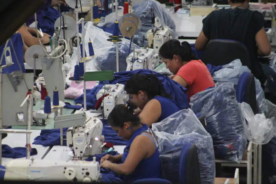Sector privado genera 33,000 nuevos empleos, pero el público pierde casi 5,000
