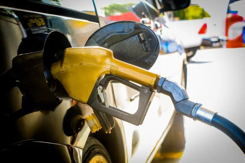 Precio del combustible bajará hasta $0.05 a partir de este martes
