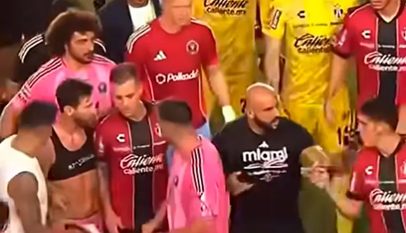 Suspenden de la Leagues Cup al guardaespaldas de Messi por empujar a jugadores del Atlas