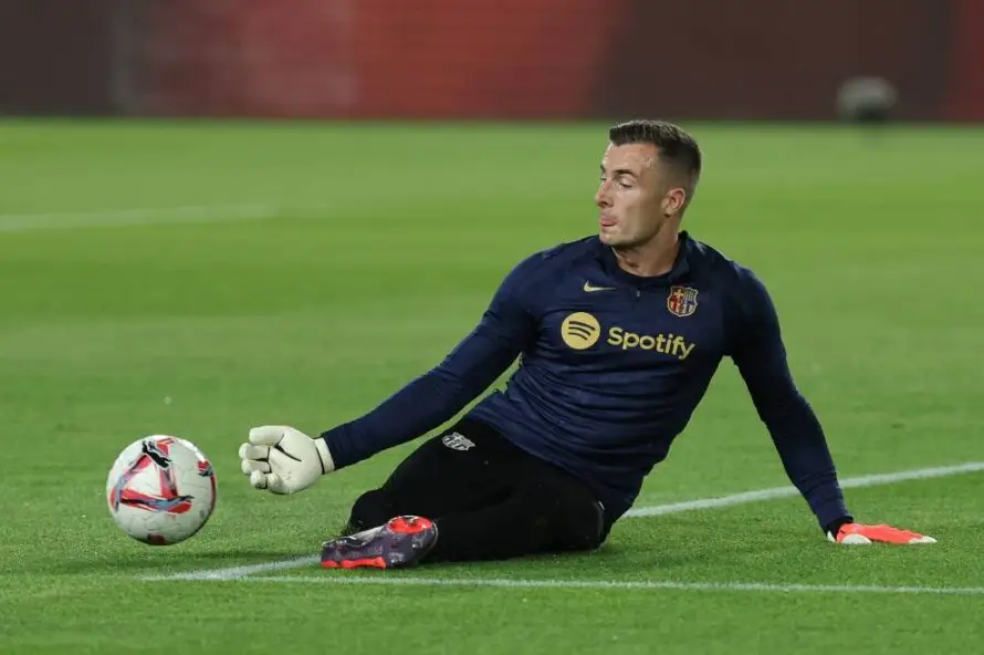 El portero Iñaki Peña renueva con el Barcelona hasta 2029 y se marcha cedido al Elche