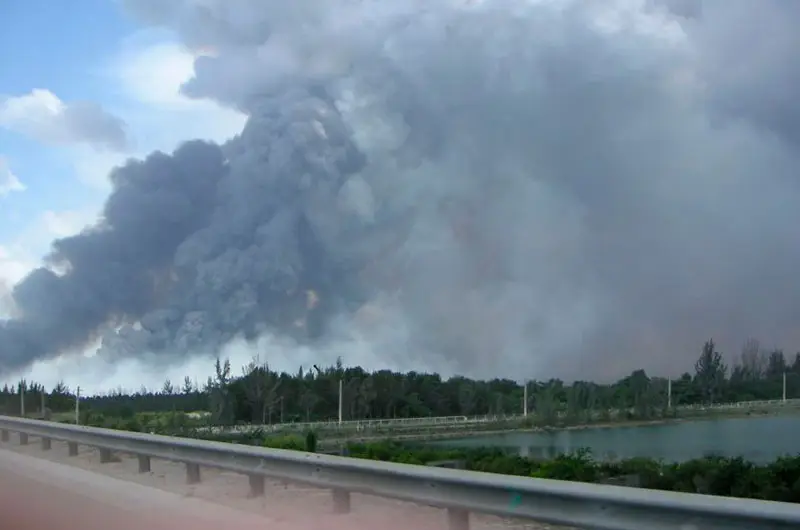 Incendio en los Everglades de Florida crece un 115 % en menos de un día