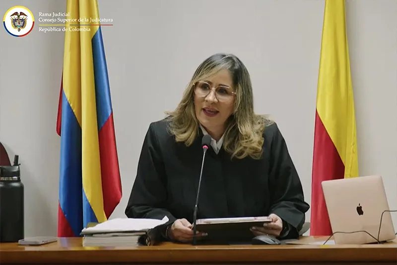 Jueza critica filtración de la sentencia contra Uribe y el expresidente reacciona airado