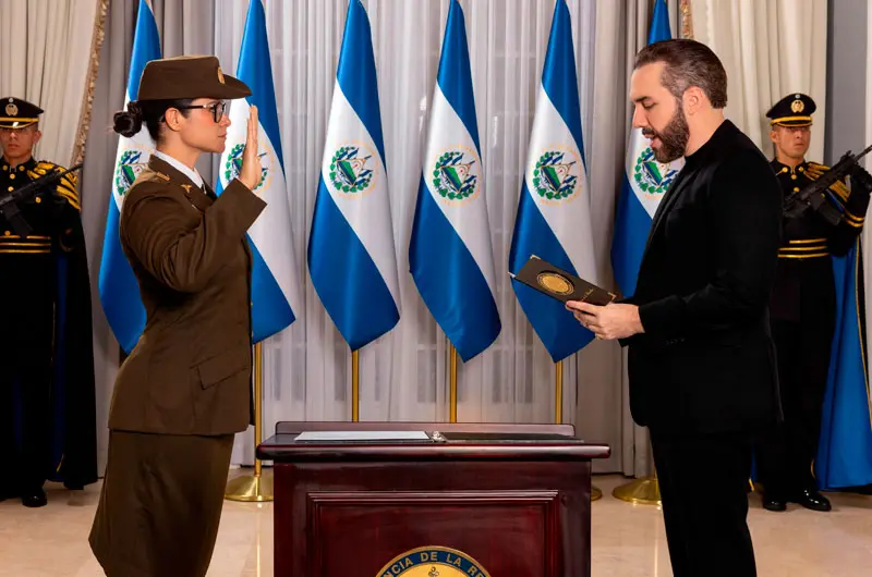 Bukele nombra a la médico y capitán Karla Trigueros como nueva ministra de Educación