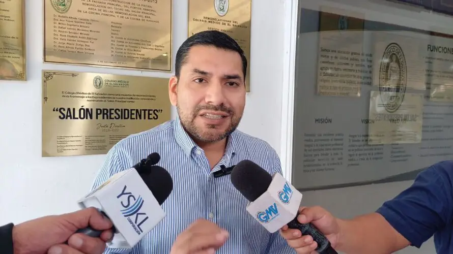 Francisco Lira dice apoya pena perpetua pero que gobierno busca desviar la atención: "Nada cambia"