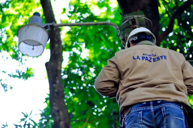 Alcaldía dice haber intervenido más de 1,500 luminarias en La Paz Este