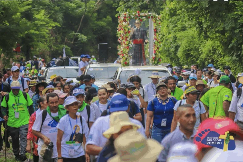 Religiones católica y evangélica predominan en los salvadoreños según encuesta CID Gallup