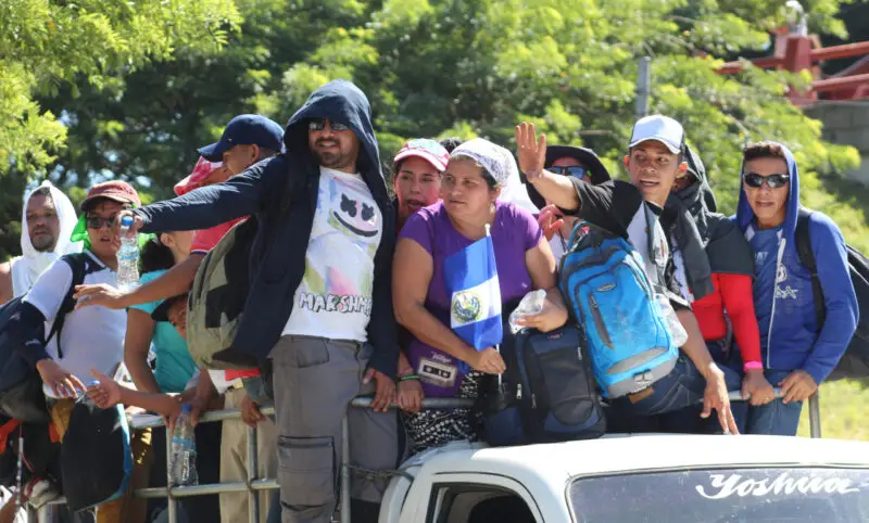 Más de 10,000 migrantes salvadoreños fueron detenidos en EE.UU. y México en primeros meses de 2025