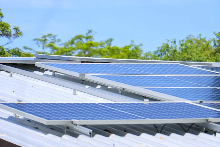 Vigente exención fiscal a compra de sistemas de energía solar en viviendas o negocios