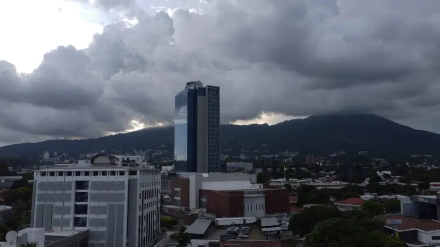 Onda tropical causará lluvias este sábado y vientos de más de 40 kilómetros por hora