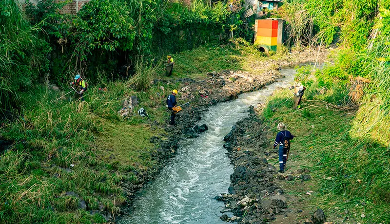 Activan plan de emergencia en San Salvador Centro por paso de onda tropical