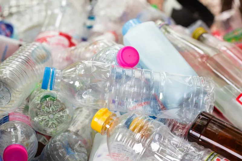 Expertos alertan que contaminación plástica causa enfermedades y muertes