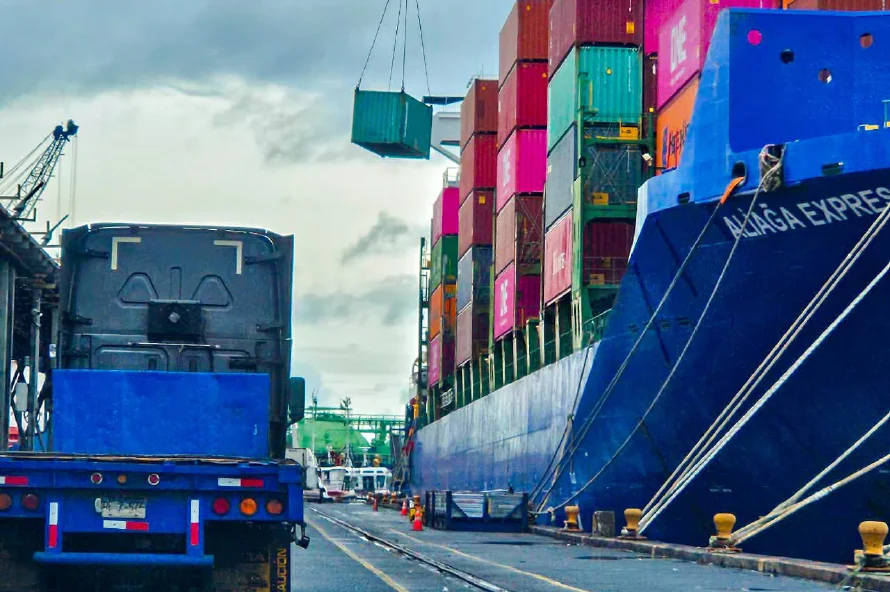 Exportaciones salvadoreñas crecen 3.6 % en el primer trimestre de 2026