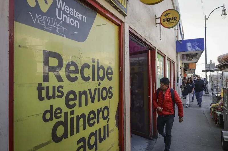 Las remesas a México caen un 4.6 % en 2025 por las políticas migratorias de Trump