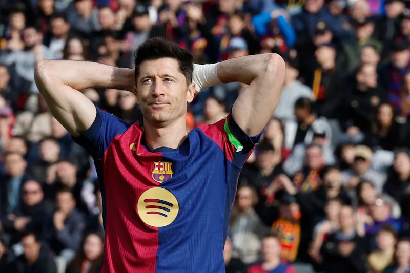 Lewandowski rechazó 100 millones al año para seguir en el Barça