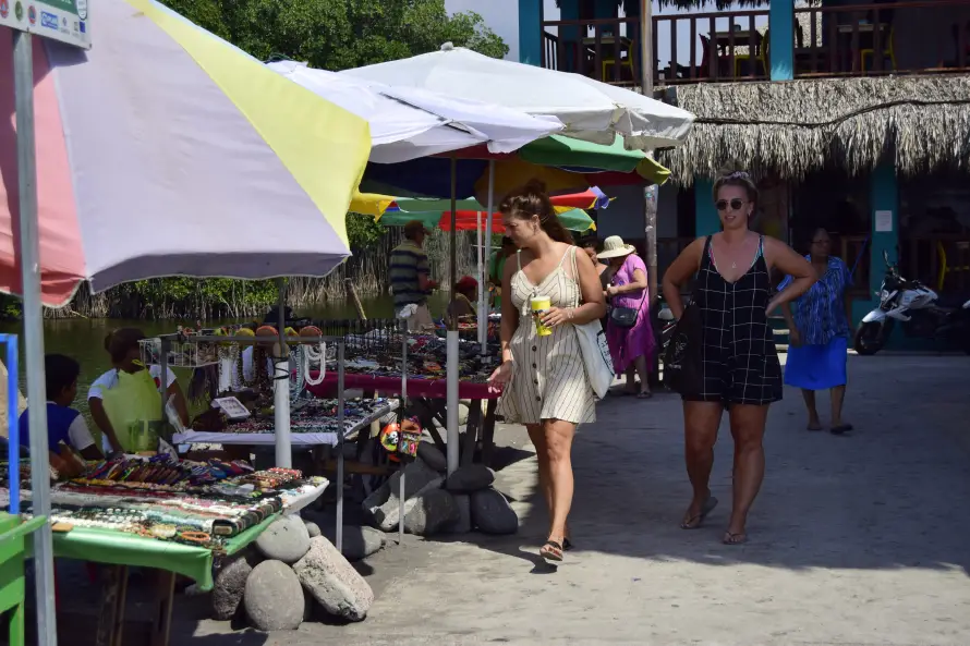 El turismo internacional generó $2,200 millones a la economía salvadoreña entre enero y julio