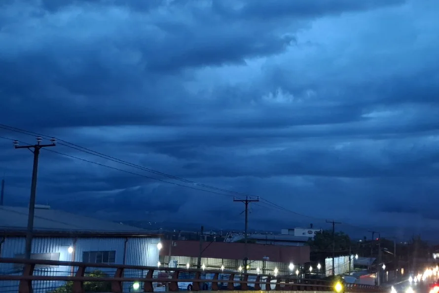 Advierten de alta probabilidad de inundaciones en el Gran Salvador en la tarde y la noche de este martes