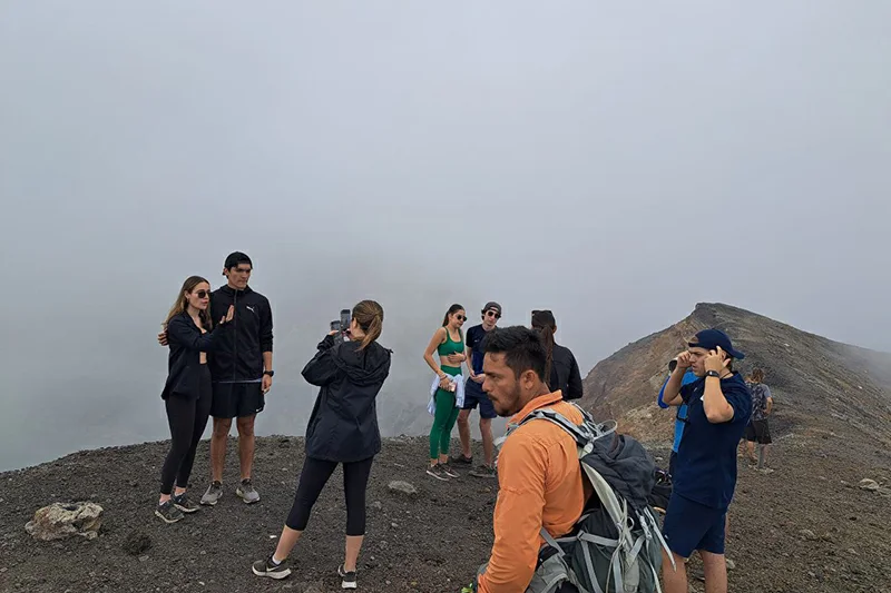 Caminatas al volcán de Santa Ana no llegarán al cráter por vientos