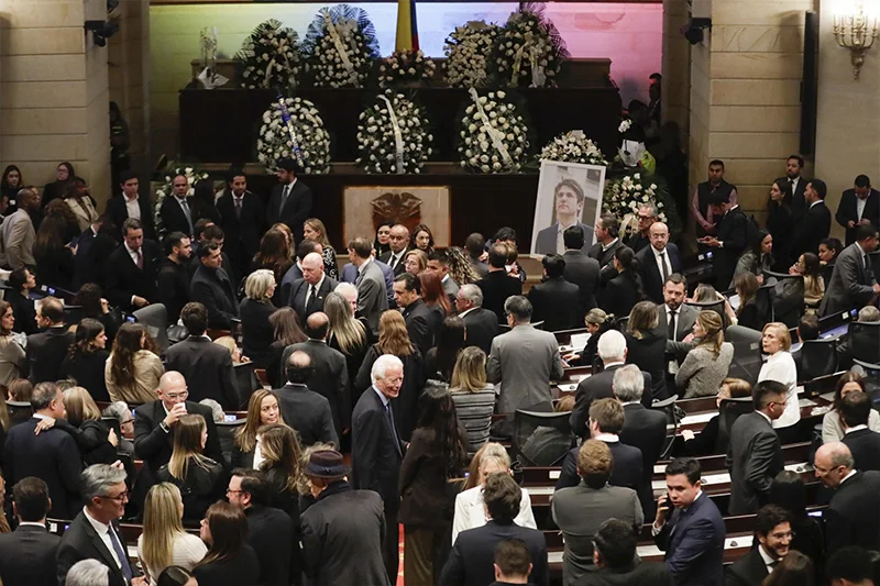 El expresidente Uribe acusa a Petro de instigar el asesinato del senador Uribe Turbay