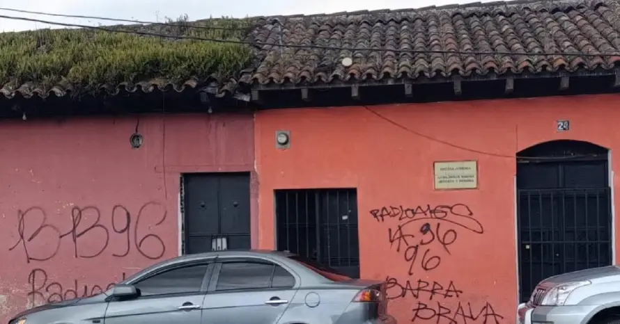 Aficionados guatemaltecos denuncian grafitis en Antigua atribuidos a seguidores de Alianza