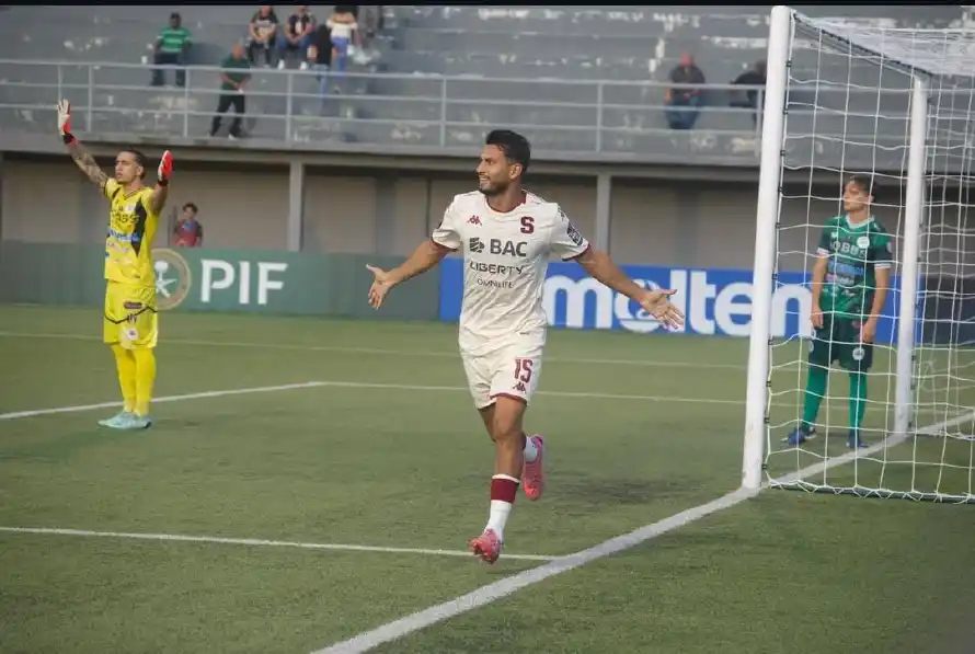 Saprissa sufre para vencer 2-1 a Verdes y lidera el Grupo C en la Copa Centroamericana