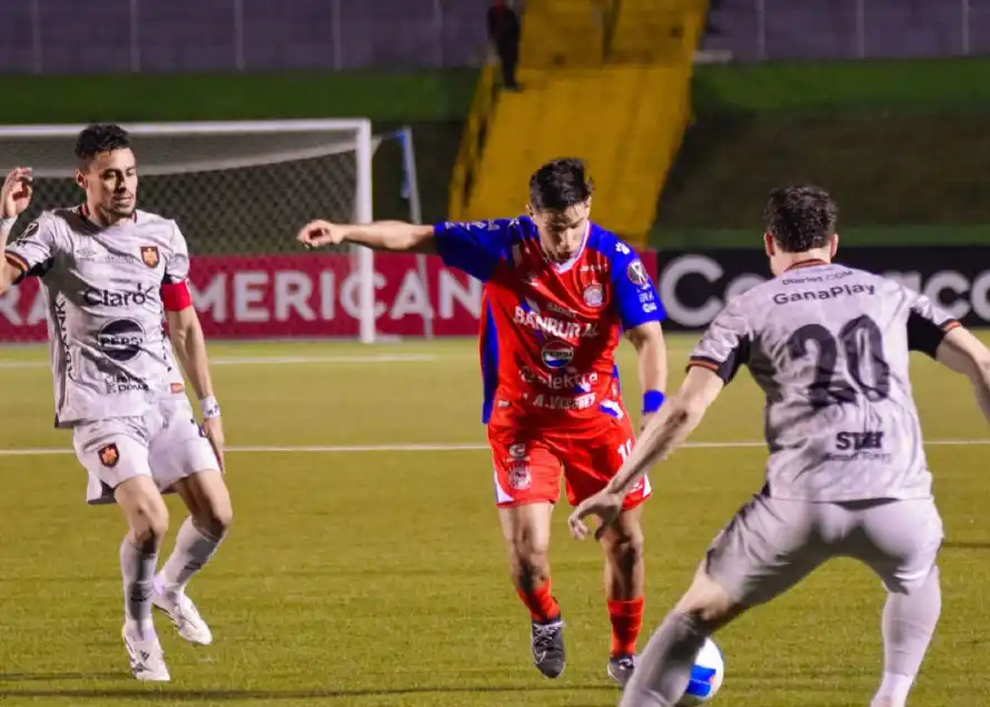 Xelajú se impone 3-0 y arruina el debut de Águila en la Copa Centroamericana