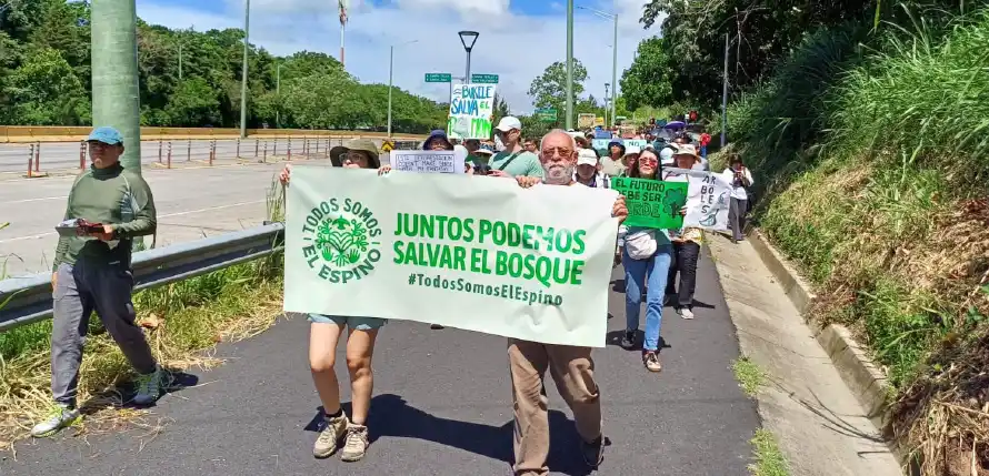 Marcha ambientalista advierte riesgos por CIFCO en El Espino y propone construirlo junto al Estadio