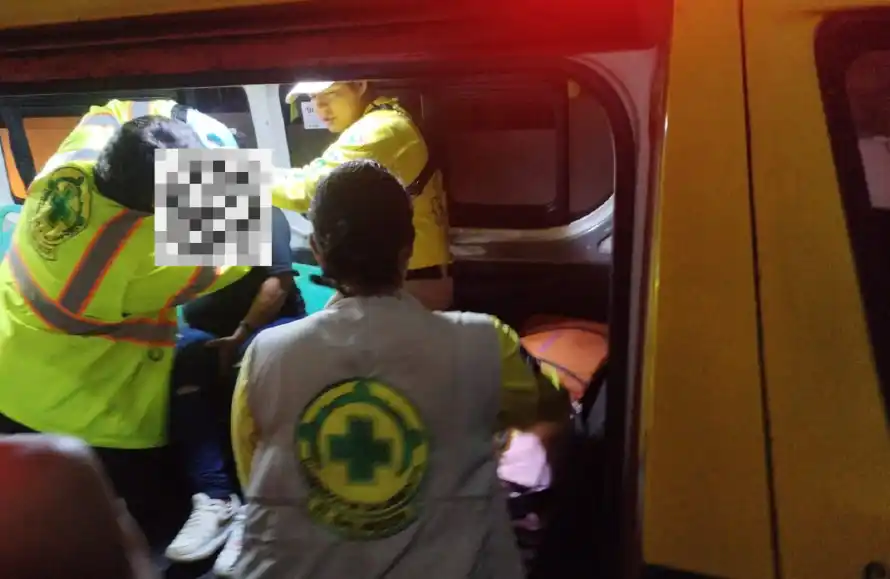 Hombre ataca con machete a su esposa en Mejicanos 