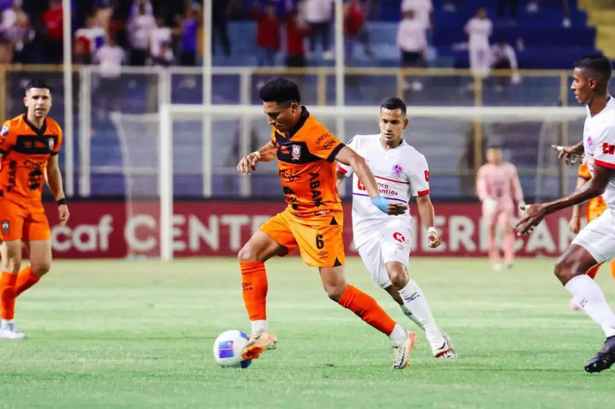 Águila empata 2-2 con Olimpia y queda al filo de la eliminación en la Copa Centroamericana