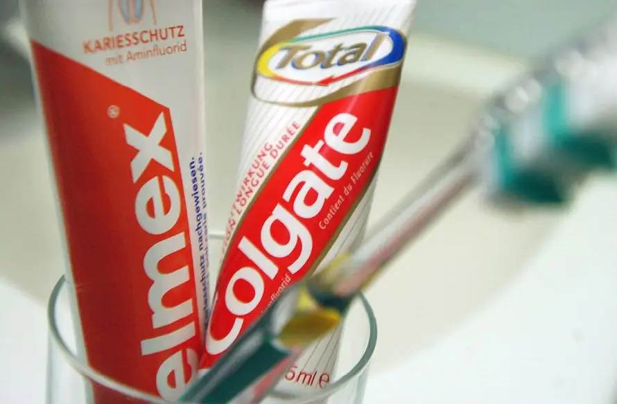 El Salvador emite alerta sanitaria por "efectos no deseados" de pasta Colgate Total Clean Mint