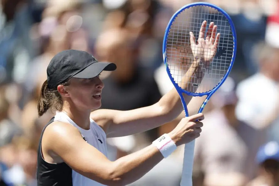 La polaca Iga Swiatek se deshace en dos sets de la colombiana Emiliana Arango y sigue firme en el US Open
