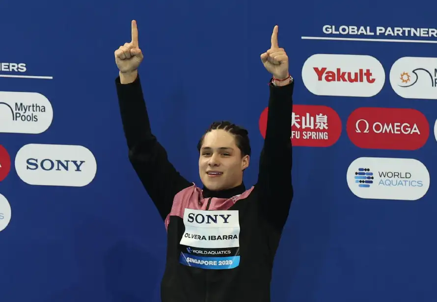 Mexicano Osmar Olvera brilla en Singapur y conquista el oro mundial en trampolín de 3 metros
