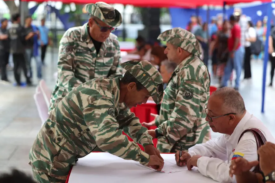 Venezuela exige a EE.UU. alejarse de sus costas y ocuparse de sus "terribles problemas"