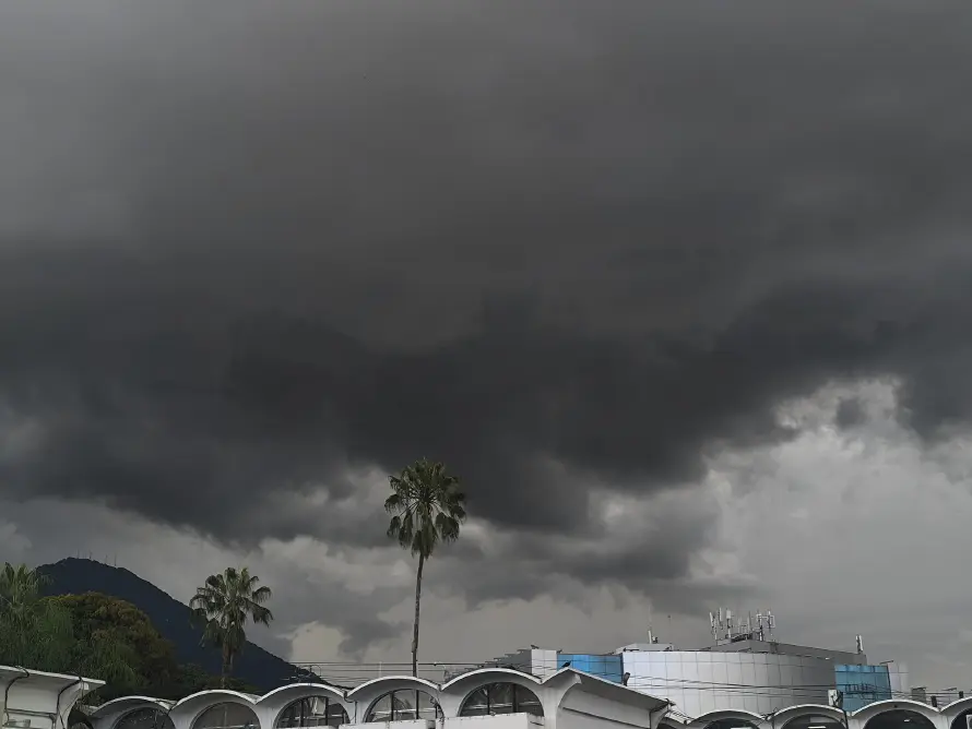Medio Ambiente prevé lluvias este miércoles por paso de onda tropical