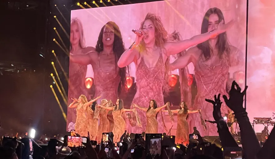 Shakira celebra 30 años de 'Pies Descalzos', el álbum que la catapultó al estrellato