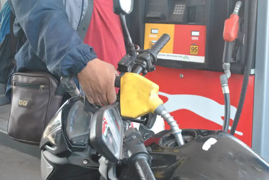 Combustibles incrementarán entre $0.25 y $0.26 esta quincena