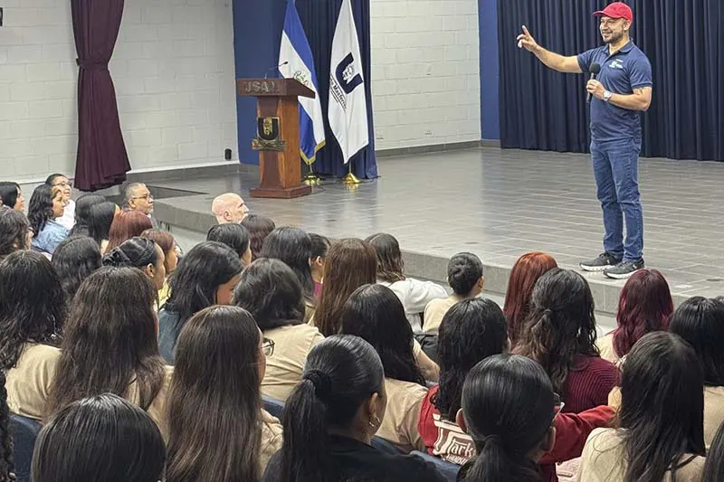 Más de 400 estudiantes de bachillerato participan en un desafíos de mujeres en ciencia