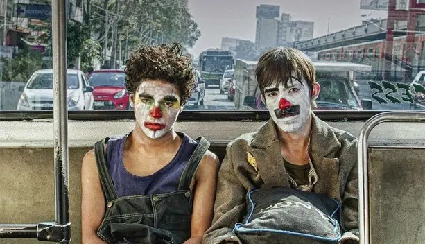 “Ojitos mentirosos”, el trend de TikTok que contagia a El Salvador con guiño a "Chicuarotes"