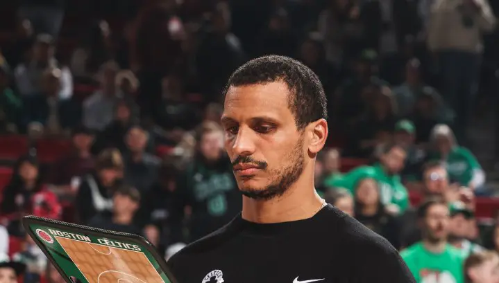 Boston Celtics renuevan contrato del entrenador Joe Mazzulla