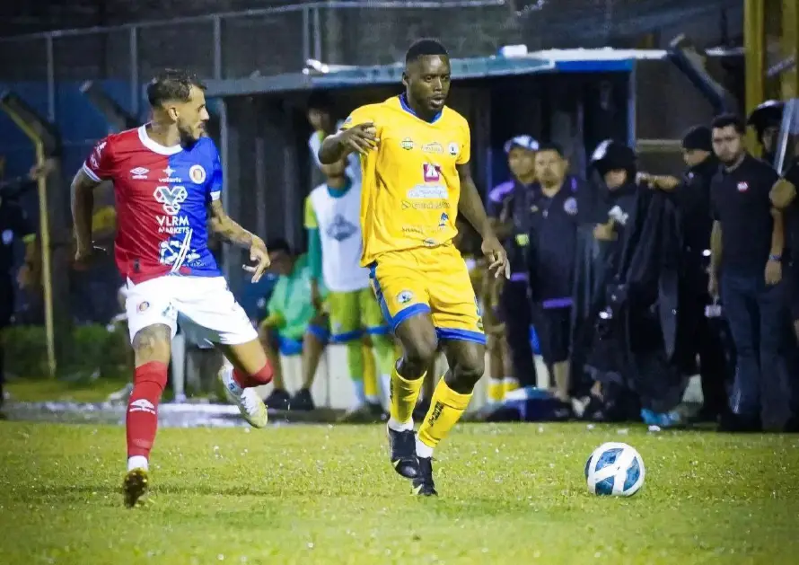 FAS se impone 4-1 a Municipal Limeño y afianza el primer lugar del Apertura 2025