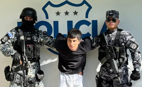 Detienen a sujeto acusado de violar a un menor de edad en Jocoro
