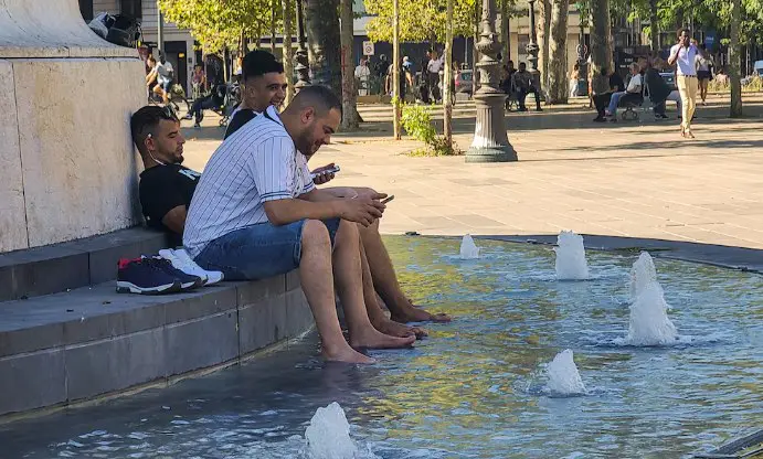 "Te tienes que cuidar solo": la ola de calor golpea a quienes trabajan al sol en Francia