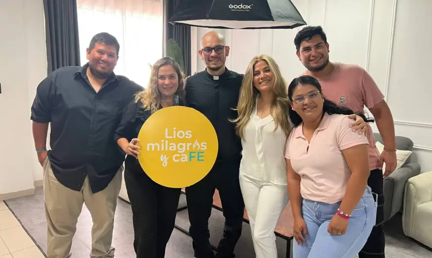 Kathya Carranza está de regreso con "Líos, Milagros y CaFe", un podcast de esperanza