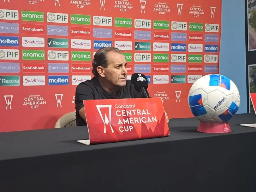 Daniel Messina, técnico de Águila, sobre duelo ante Olimpia: “Con esta camiseta siempre estás obligado a ganar”