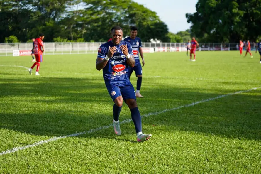 Cacahuatique e Isidro Metapán igualan 2-2 en el regreso del “Bochinche” Portillo en el banquillo jaguar