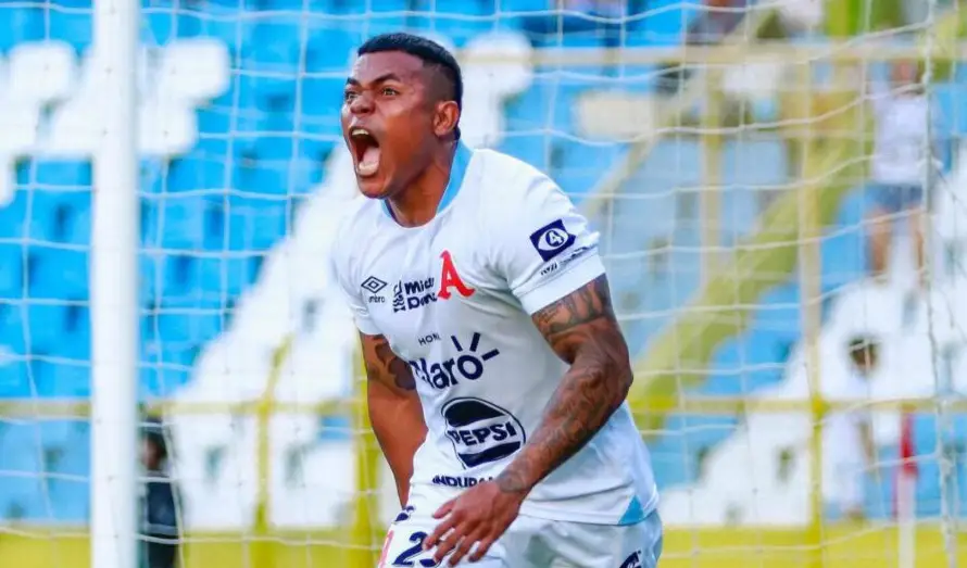 Alianza supera 2-0 a FAS y lo detiene en el clásico centro-occidente