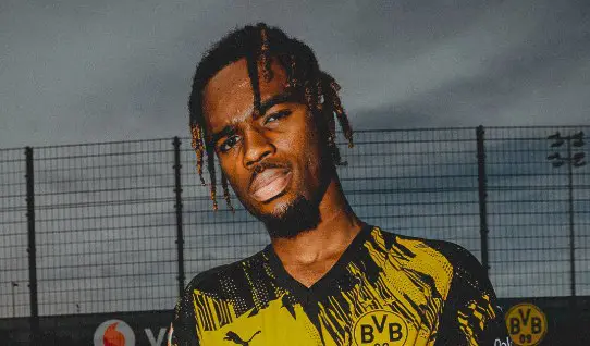 Chelsea traspasa a Chukwuemeka al Borussia Dortmund en la recta final del mercado